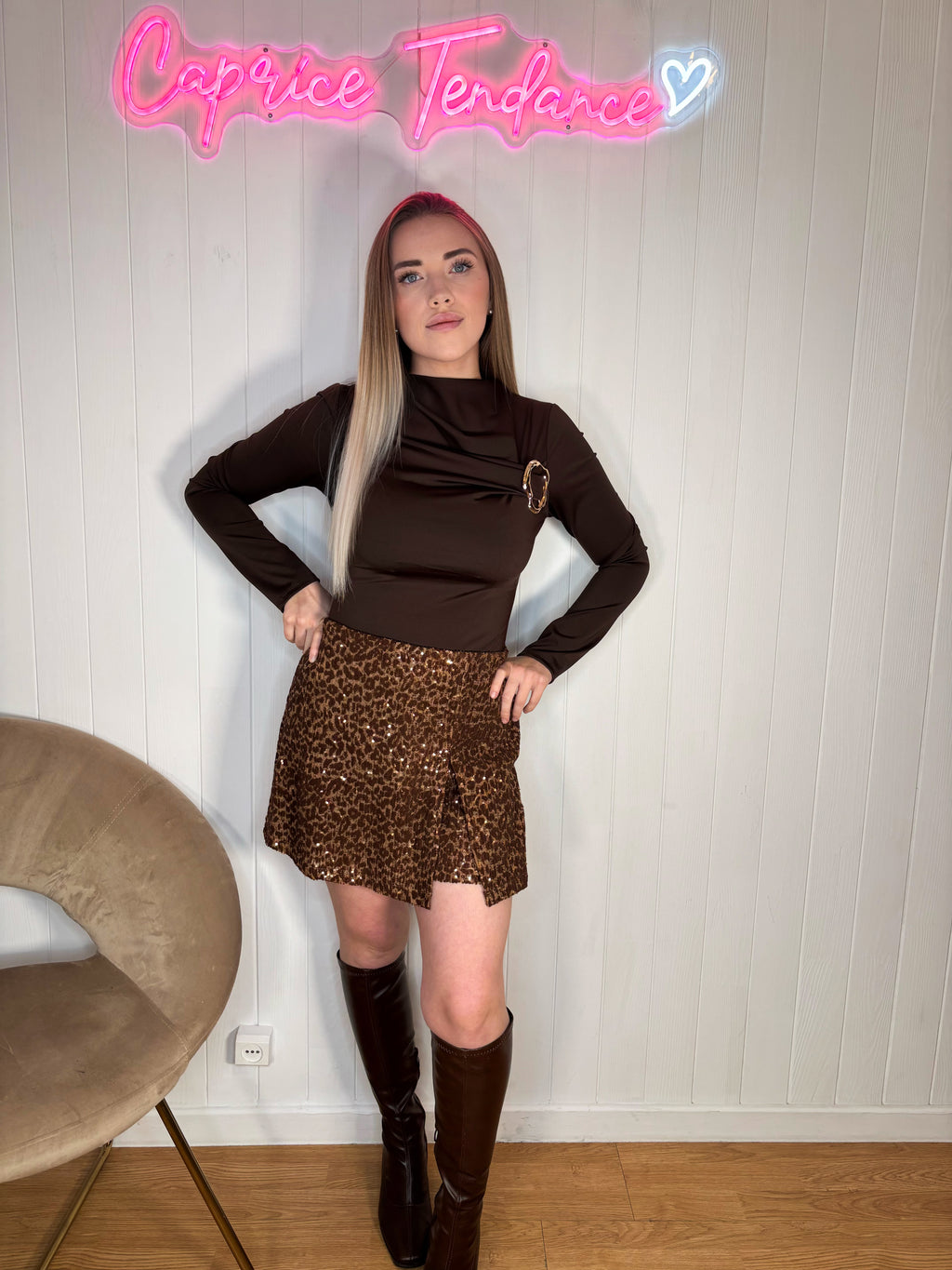 Short léopard à sequins