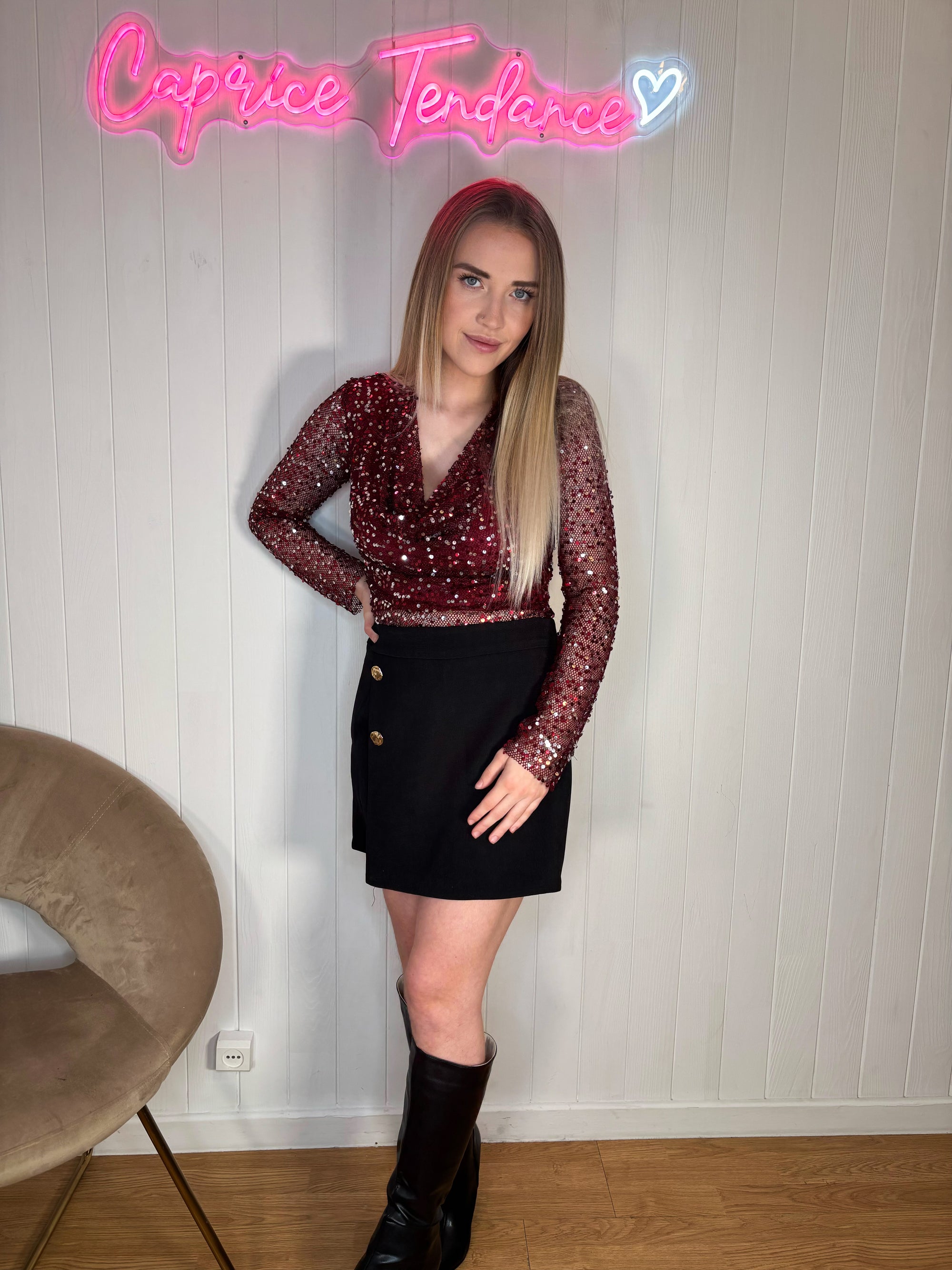 Haut col froncé à sequins