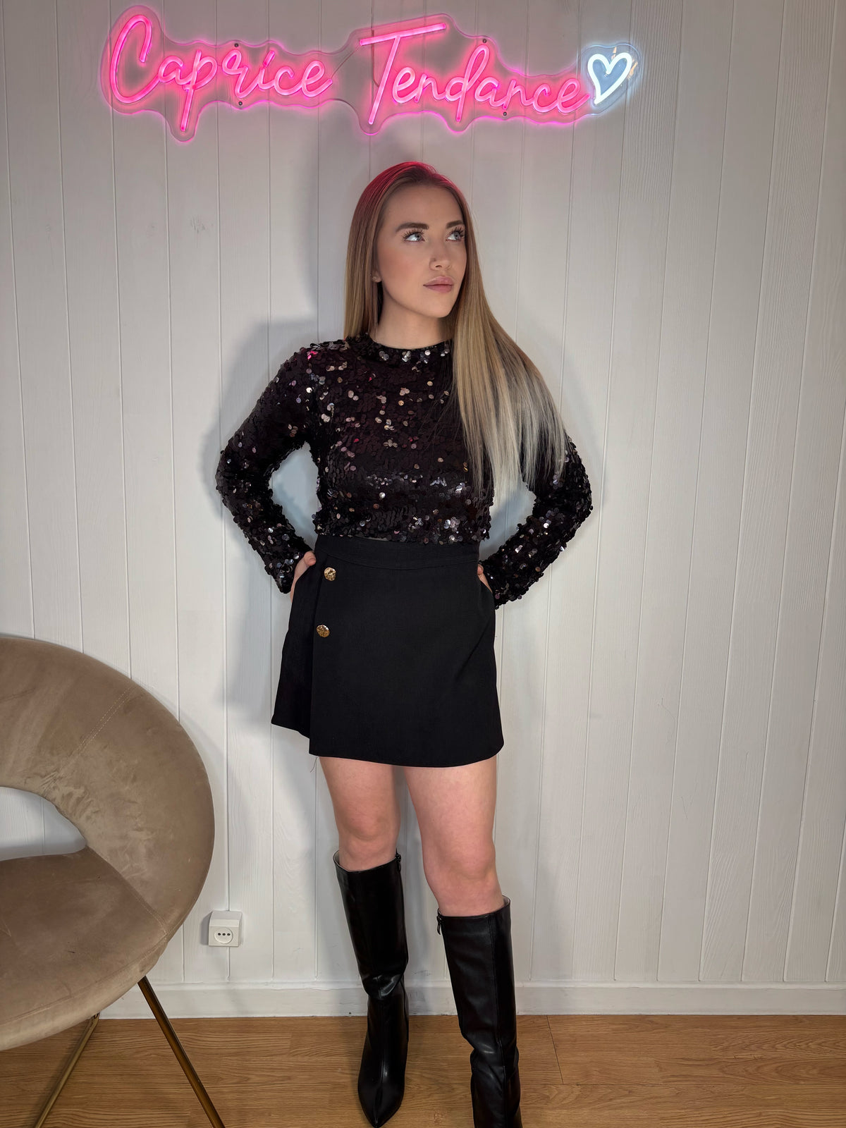 Haut court à sequins