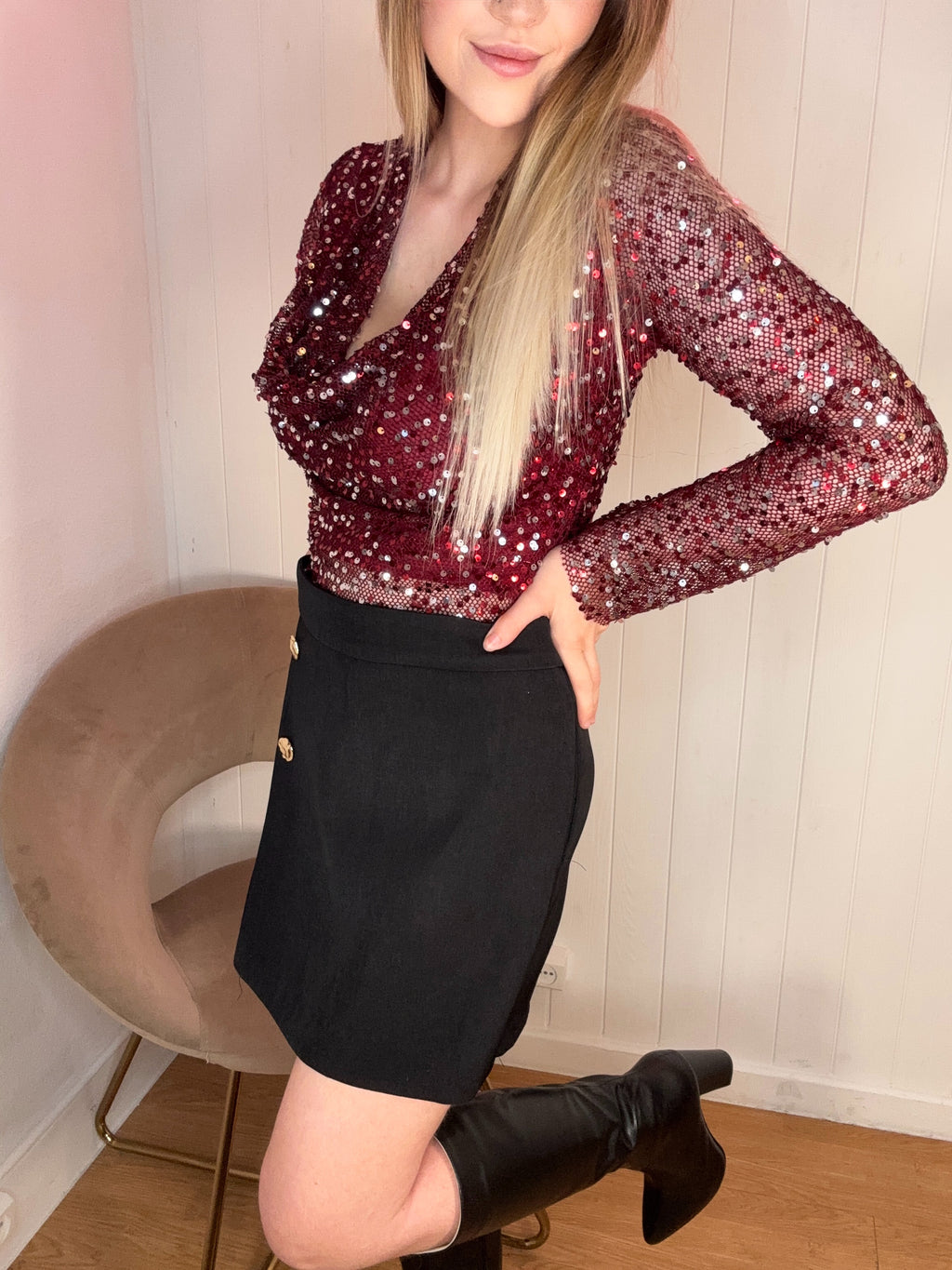 Haut col froncé à sequins