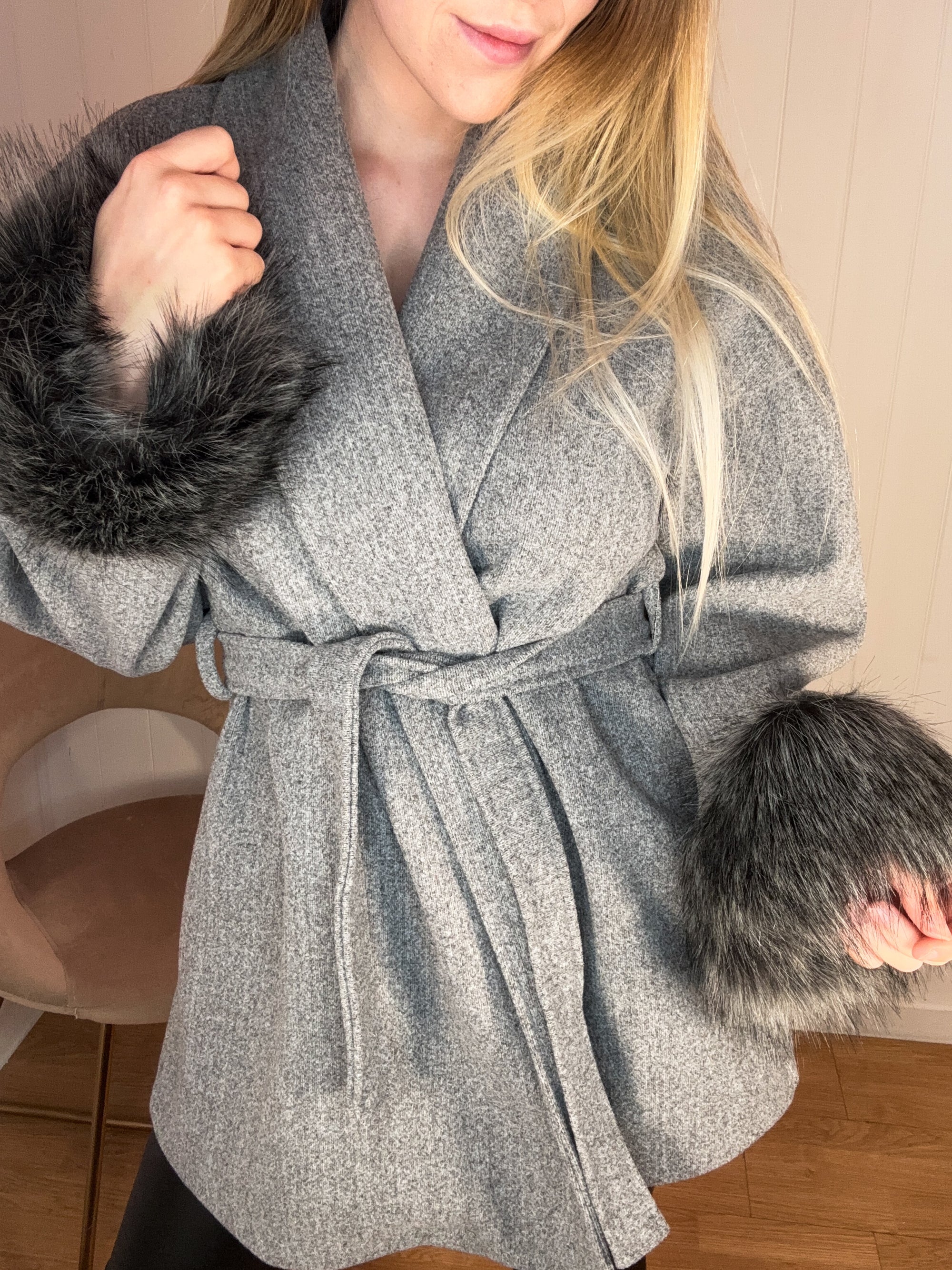 Veste longue à fourrure