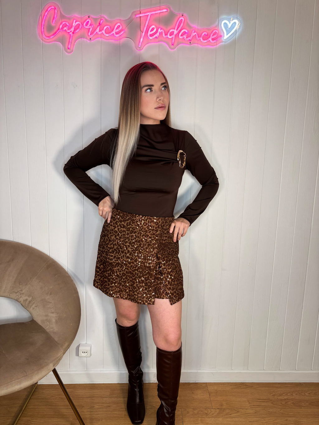 Short léopard à sequins