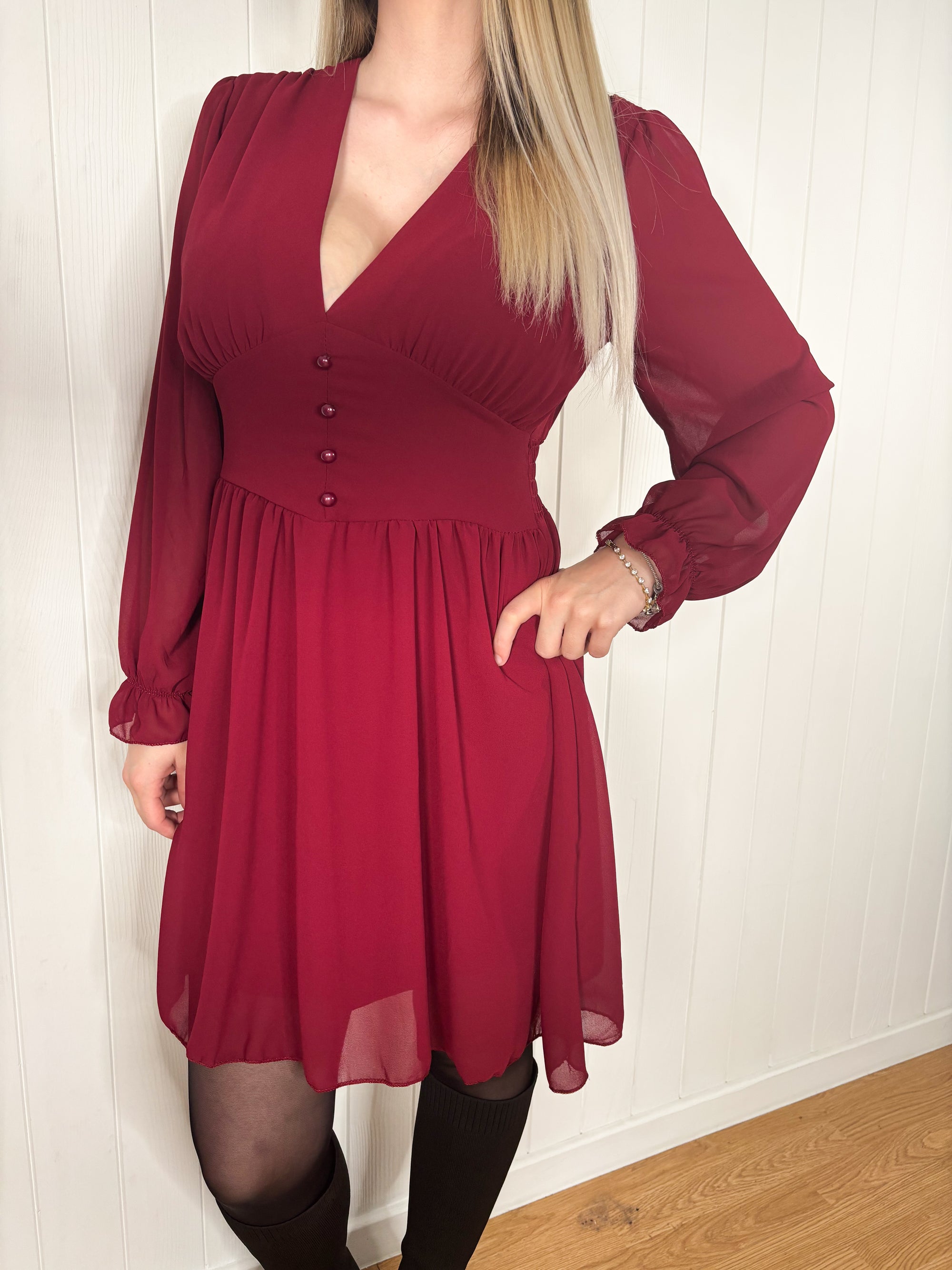 Robe courte unie à boutons